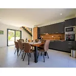 4 Bedroom Stunning In Holiday home *