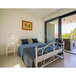 4 Bedroom Stunning In Holiday home