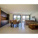 4 Bedroom Stunning In Holiday home