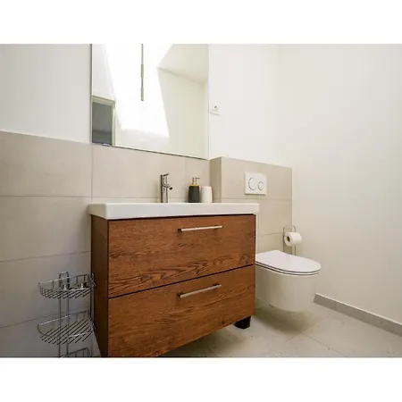 4 Bedroom Stunning In Holiday home Murter