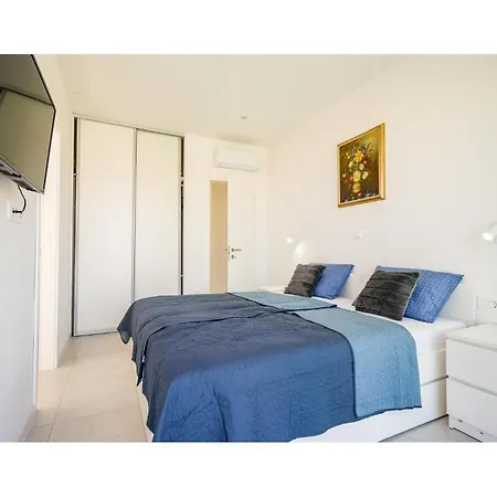 Ferienhaus 4 Bedroom Stunning In