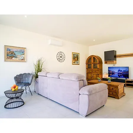 Ferienhaus 4 Bedroom Stunning In