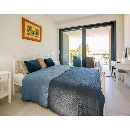 4 Bedroom Stunning In Ferienhaus *