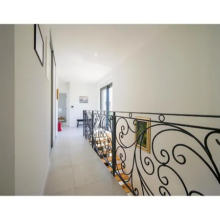 4 Bedroom Stunning In Murter