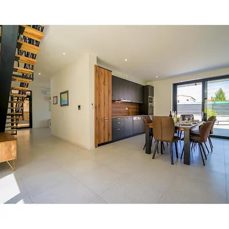 4 Bedroom Stunning In * Murter