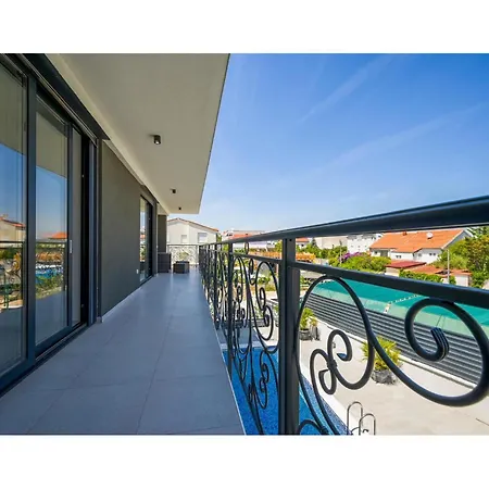 4 Bedroom Stunning In Murter