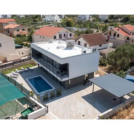 4 Bedroom Stunning In