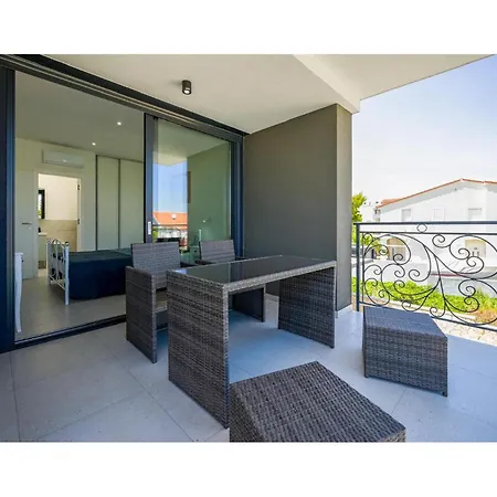 Holiday home 4 Bedroom Stunning In Murter