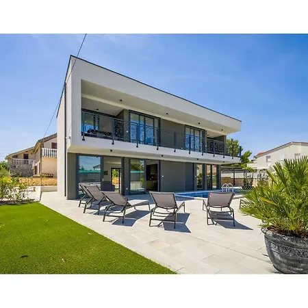 4 Bedroom Stunning In