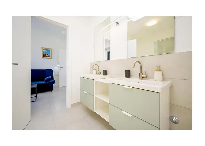 4 Bedroom Stunning In Σπίτι διακοπών Μούρτερ