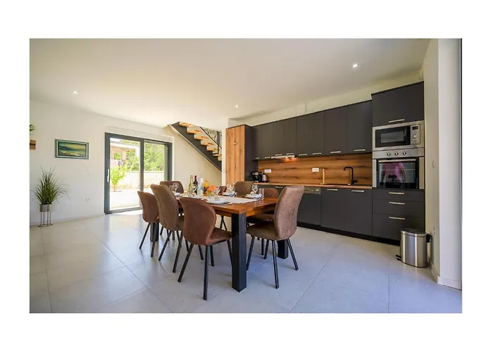 4 Bedroom Stunning In Σπίτι διακοπών *