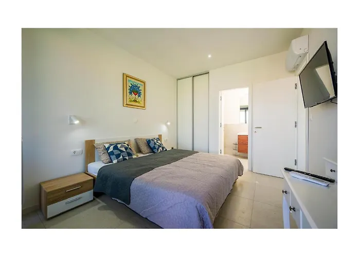 Σπίτι διακοπών 4 Bedroom Stunning In *