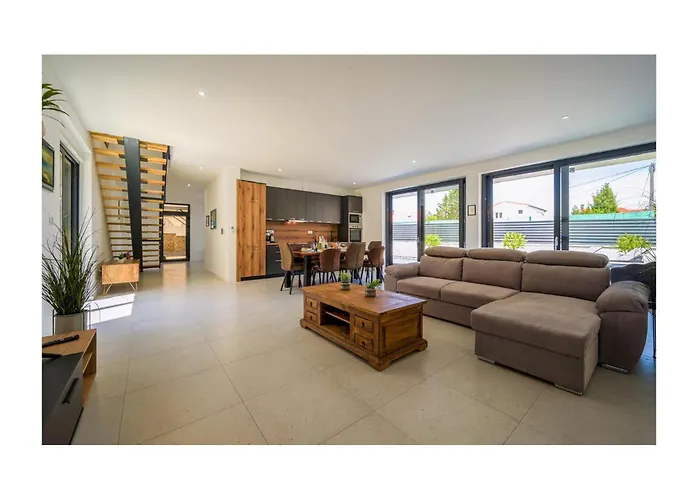 Σπίτι διακοπών 4 Bedroom Stunning In