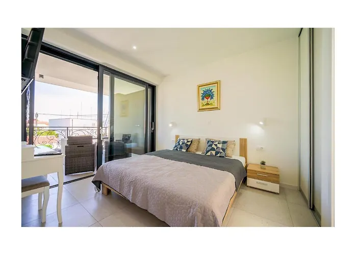 4 Bedroom Stunning In Σπίτι διακοπών Μούρτερ