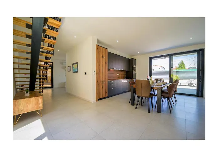 4 Bedroom Stunning In * Μούρτερ