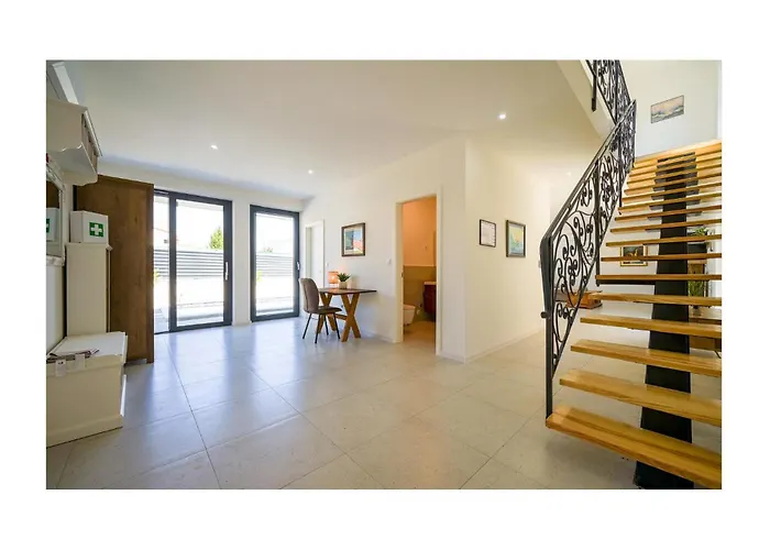 4 Bedroom Stunning In Σπίτι διακοπών Μούρτερ