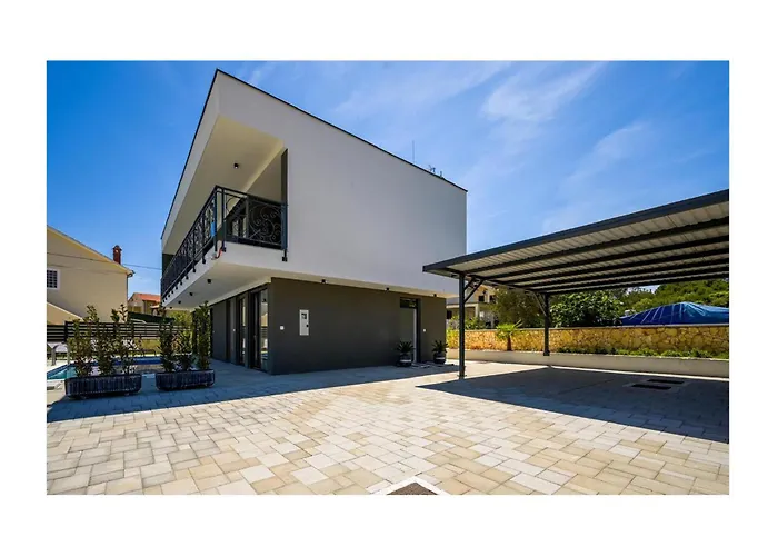 4 Bedroom Stunning In *