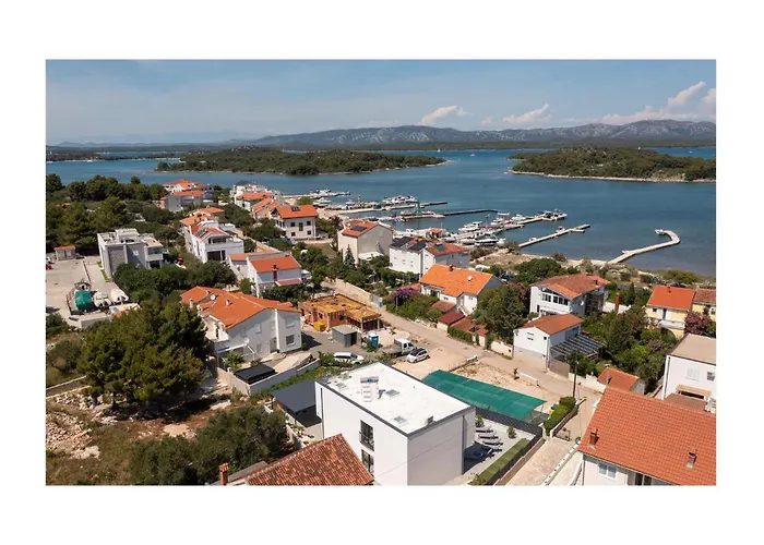 4 Bedroom Stunning In Σπίτι διακοπών *