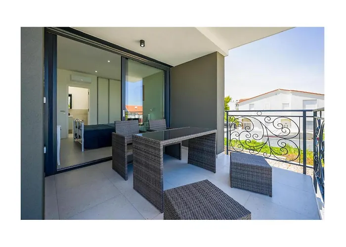 Σπίτι διακοπών 4 Bedroom Stunning In Μούρτερ