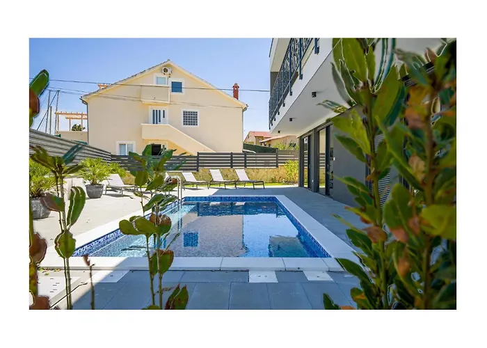 4 Bedroom Stunning In * Μούρτερ