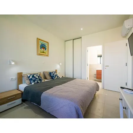 Дом отдыха 4 Bedroom Stunning In *