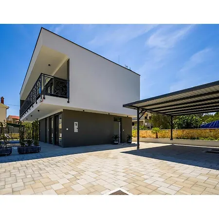 4 Bedroom Stunning In *