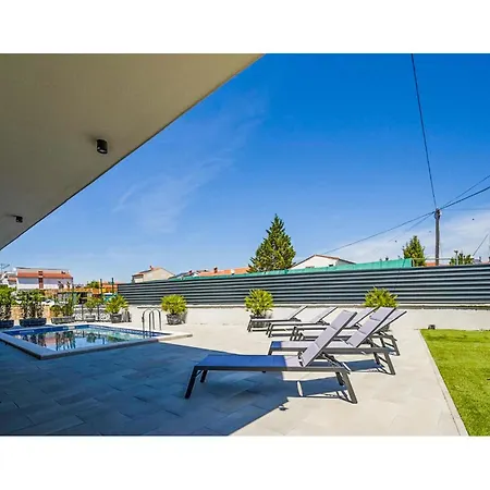 4 Bedroom Stunning In * Муртер