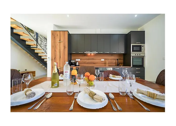 4 Bedroom Stunning In 穆泰尔岛