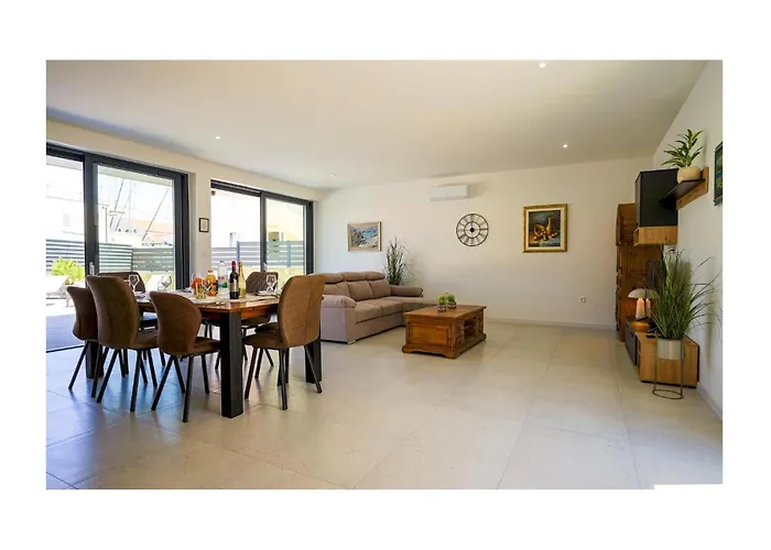 度假居 4 Bedroom Stunning In 穆泰尔岛