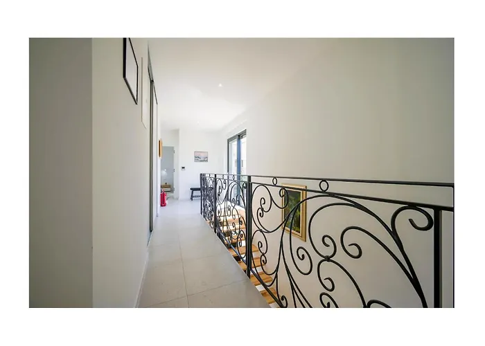 4 Bedroom Stunning In 穆泰尔岛