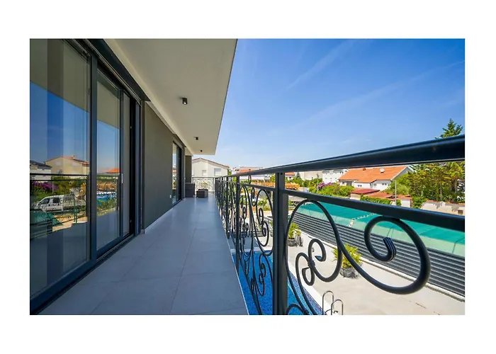 4 Bedroom Stunning In 穆泰尔岛