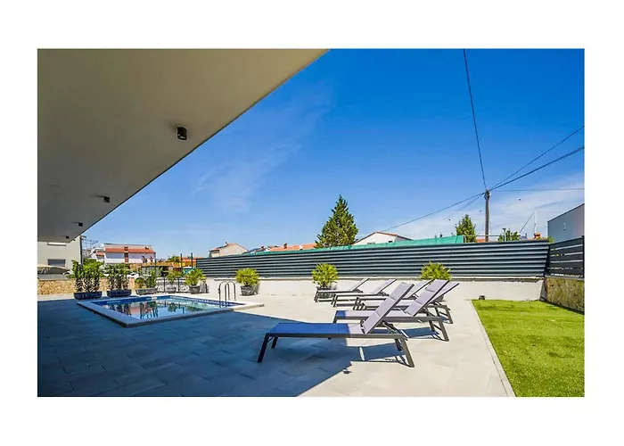 4 Bedroom Stunning In * 穆泰尔岛