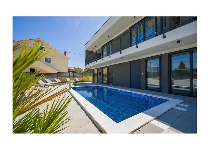 4 Bedroom Stunning In 穆泰尔岛