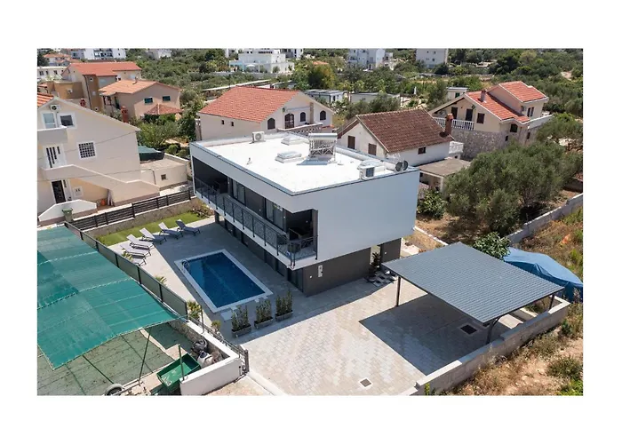 4 Bedroom Stunning In